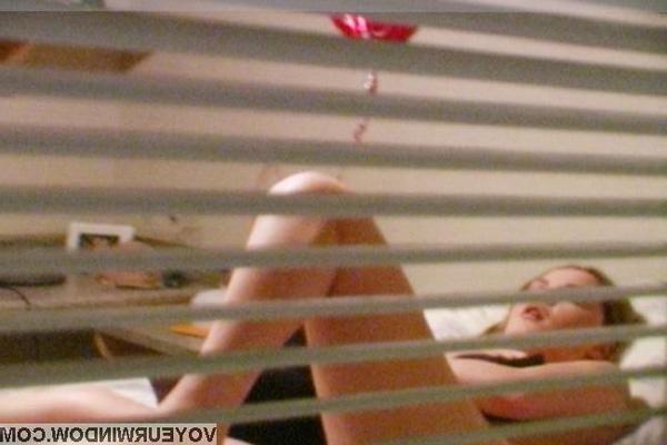 16P Amateur babe caught masturbating through window