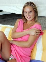 15P Cute teen experiments with a speculum