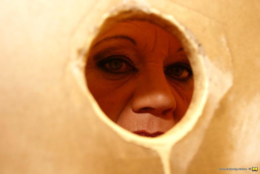 16P amateur mature sucking off an anonymous cock at a glory hole