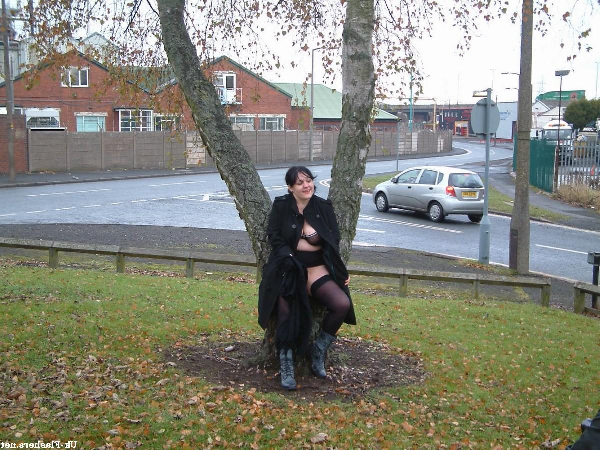 16P Mature Uk flasher Andreas exhibitionist evening teasing traffic naked and mastur
