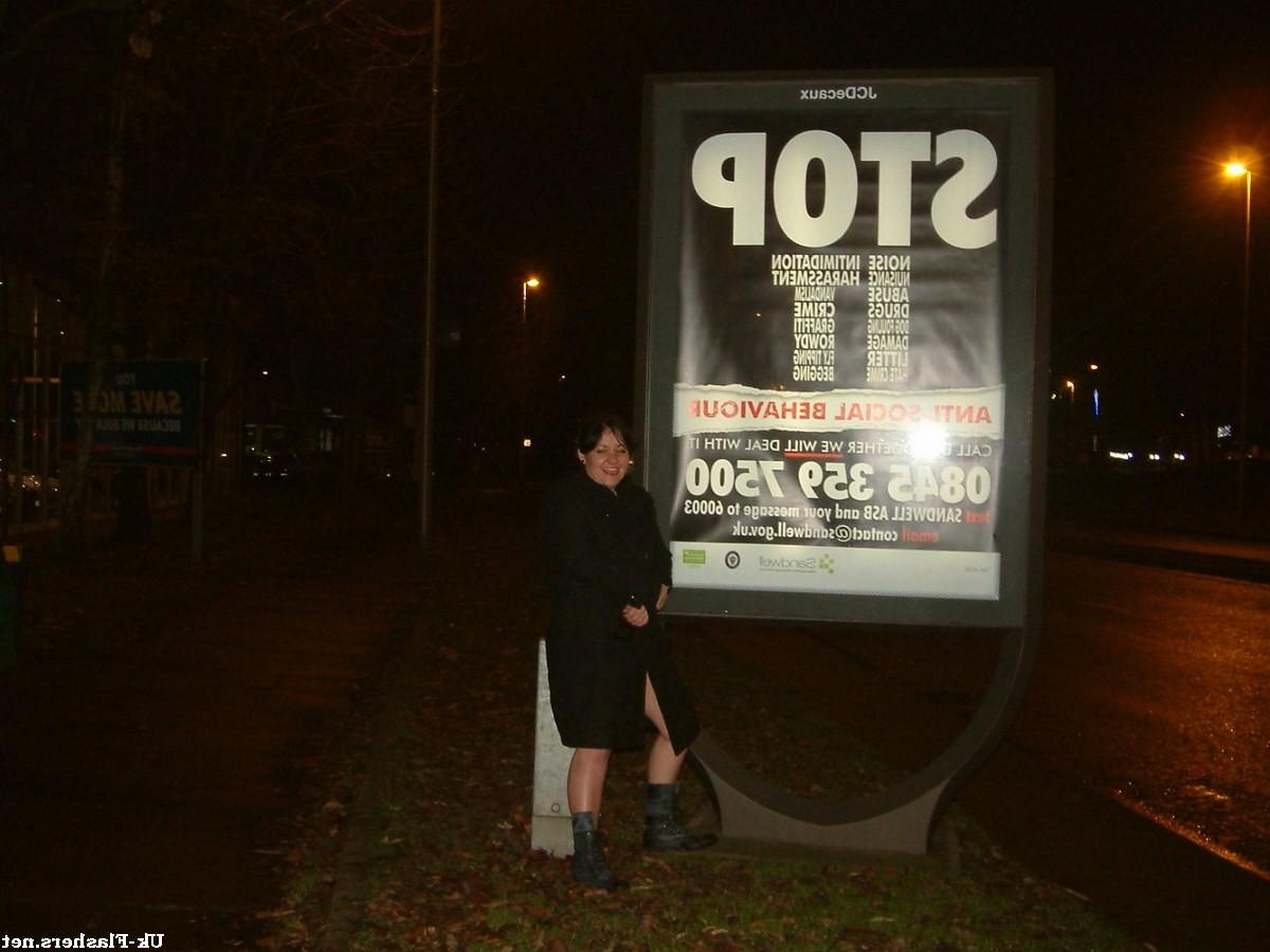 16P Mature Uk flasher Andreas exhibitionist evening teasing traffic naked and mastur