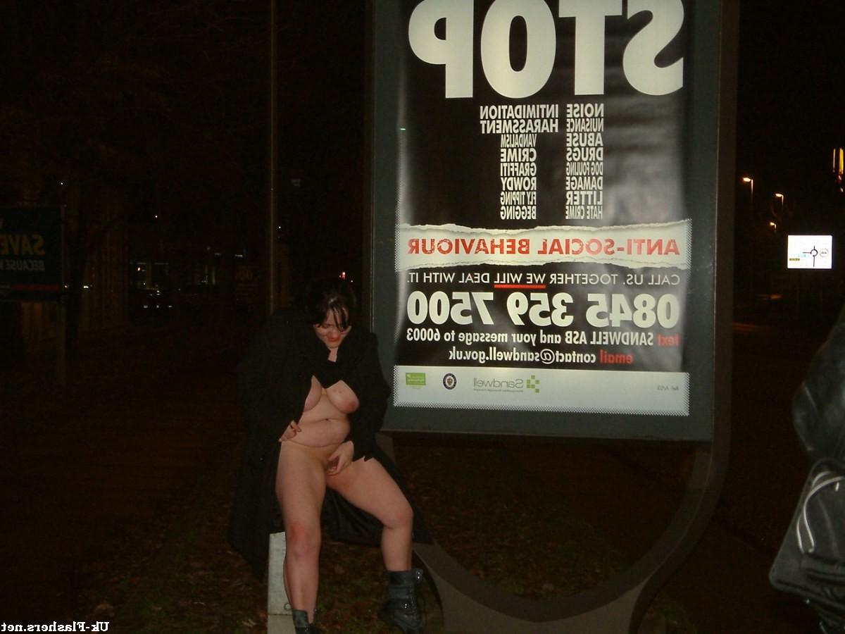 16P Mature Uk flasher Andreas exhibitionist evening teasing traffic naked and mastur