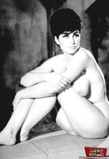 12P Naughty vintage ladies posing nude outside in the garden