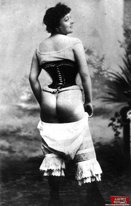 12P Naughty vintage ladies posing nude outside in the garden