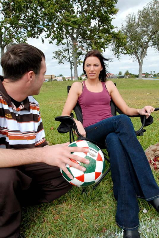 15P Soccer mom with a tight body gets fucked