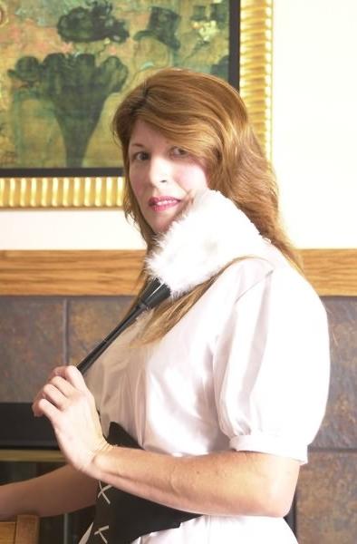20P Fuckable mature maid in short skirt
