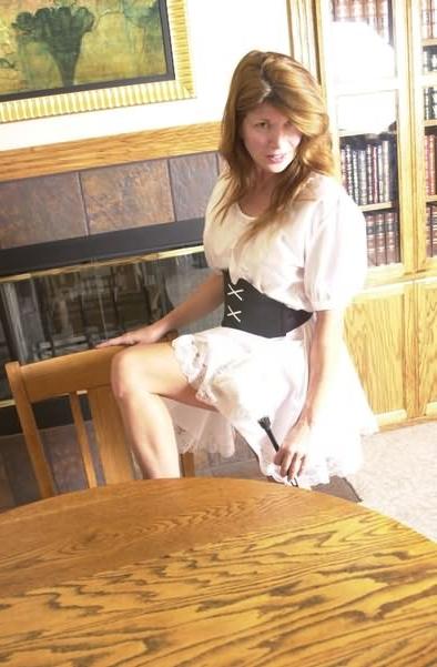 20P Fuckable mature maid in short skirt