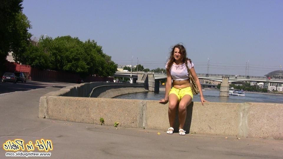 12P Chick caught on cam wetting her shorts and changing panties in a park