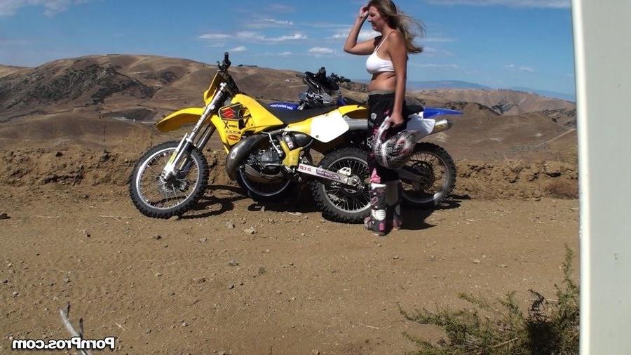 12P Couple filmed outdoors while fucking in a desert