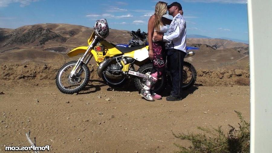 12P Couple filmed outdoors while fucking in a desert