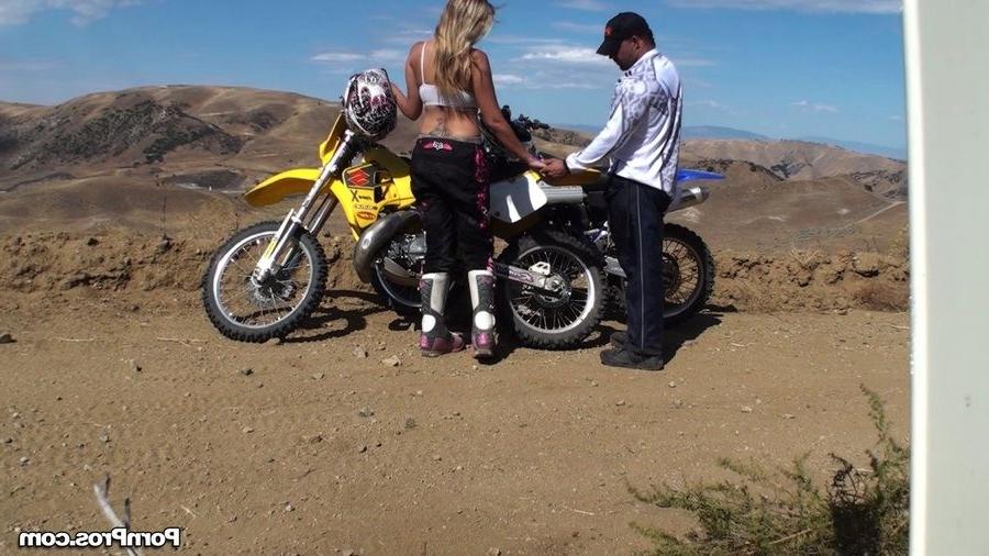 12P Couple filmed outdoors while fucking in a desert