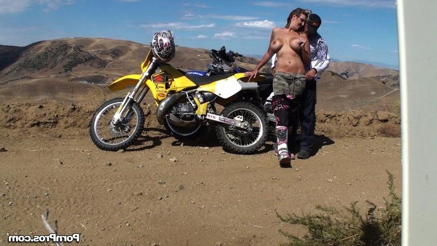 12P Couple filmed outdoors while fucking in a desert