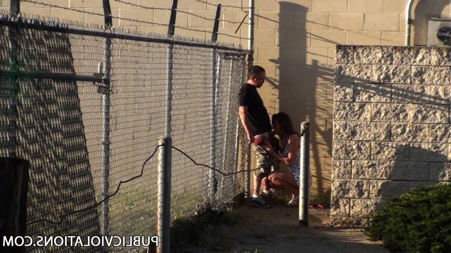 16P Horny babe caught having sex outdoors