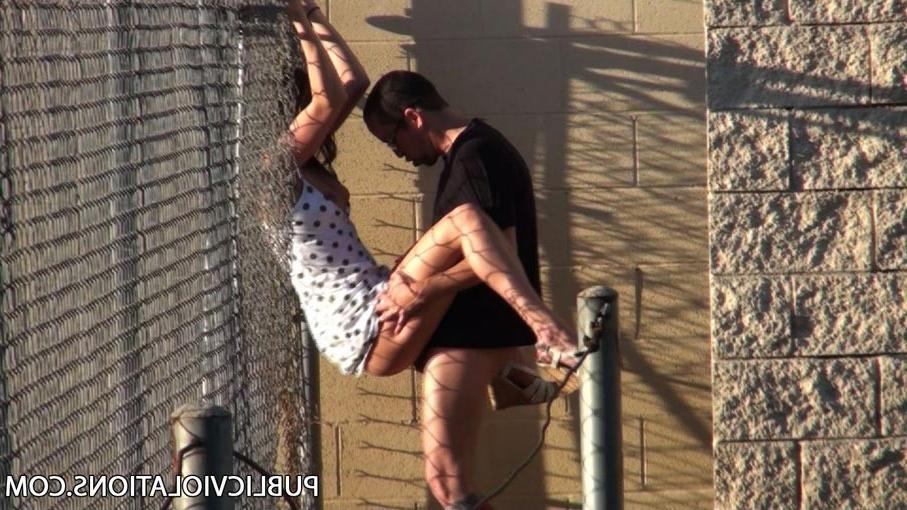 16P Horny babe caught having sex outdoors