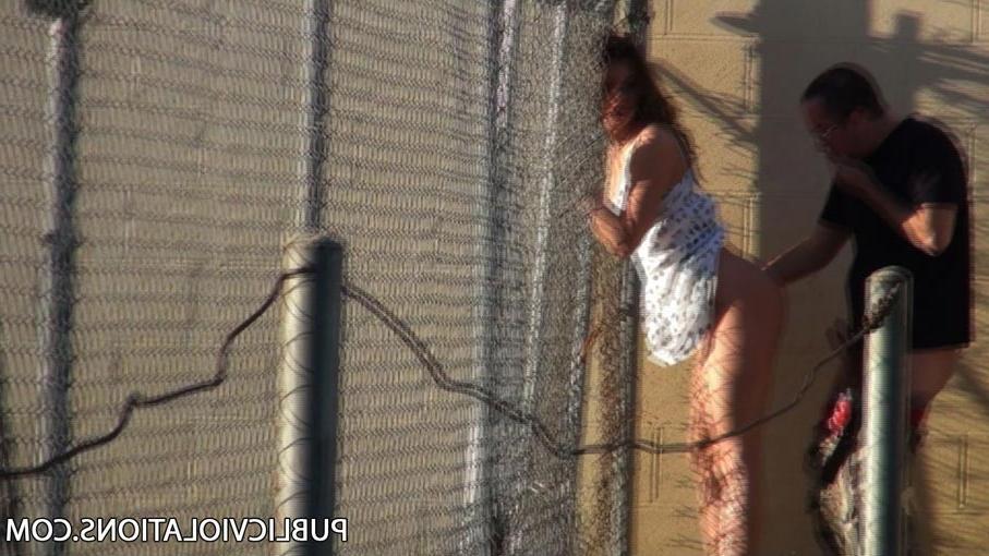 16P Horny babe caught having sex outdoors