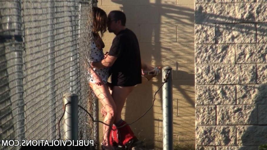 16P Horny babe caught having sex outdoors