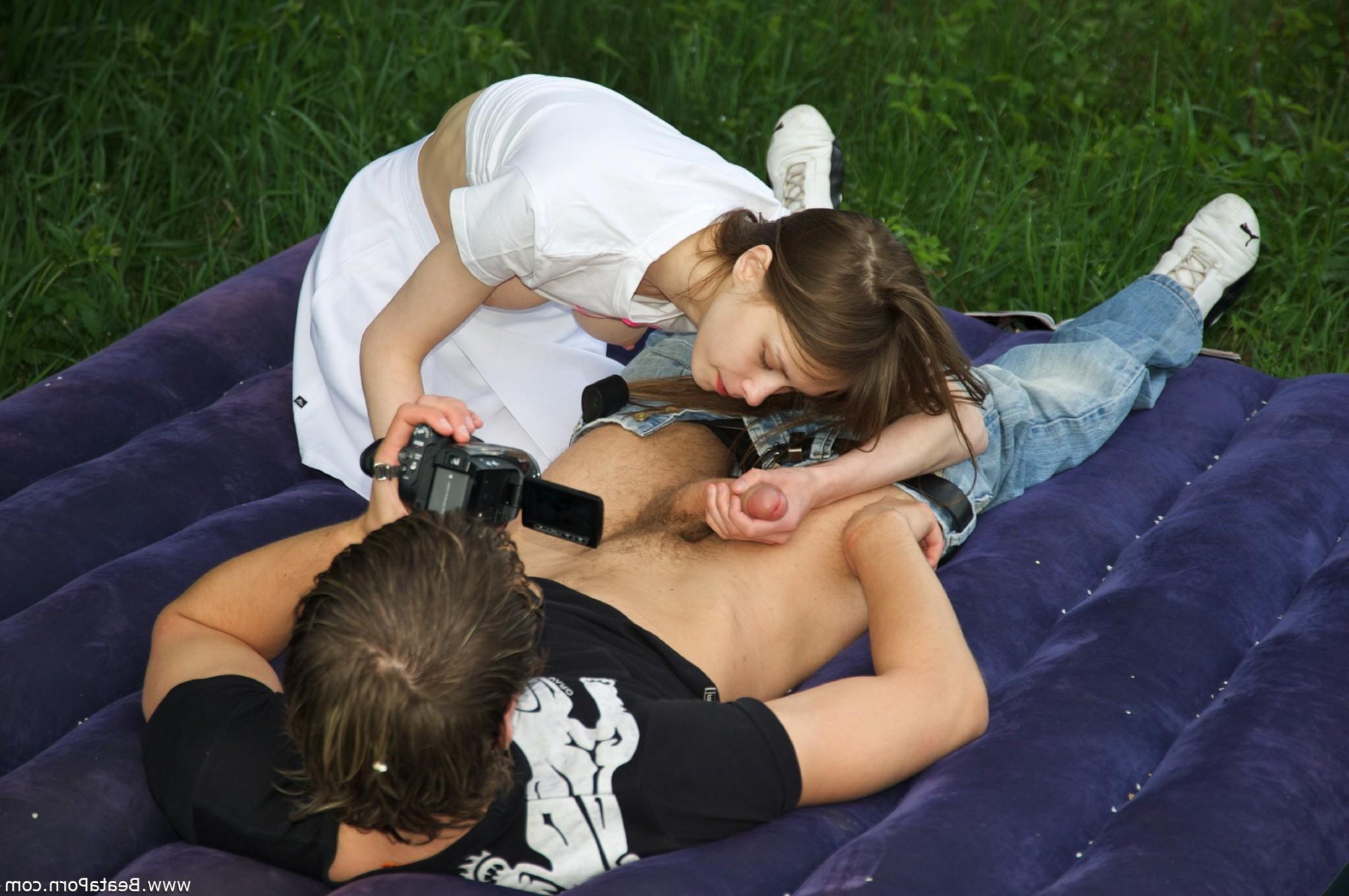 15P Hot picnic on the grass