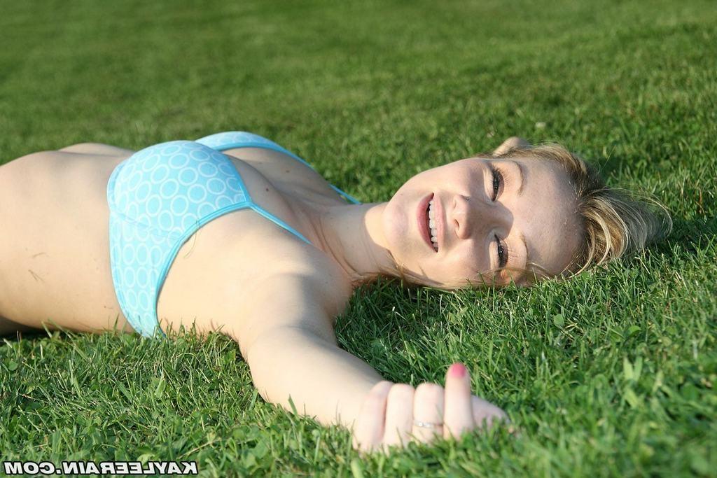 15P Cute nineteen year old Kaylee Rain poses panties on the grass