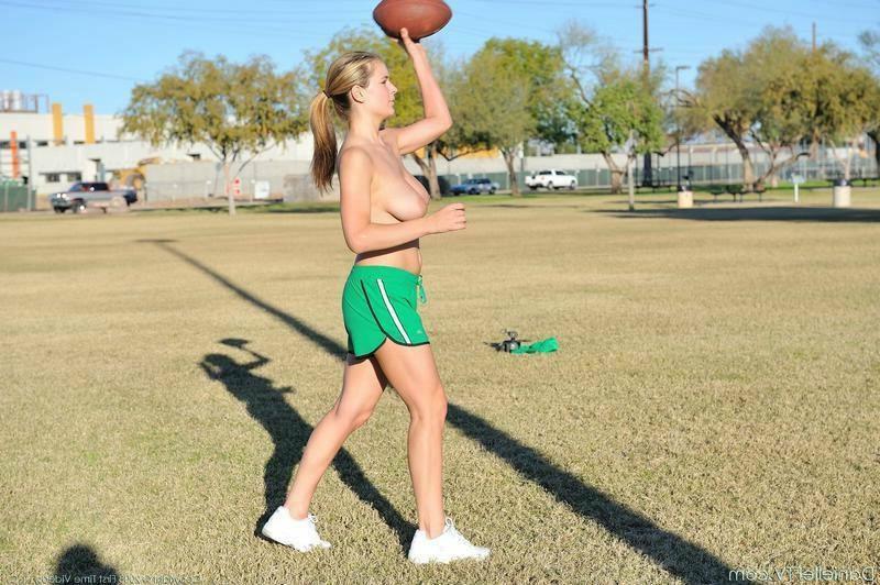 16P Danielle FTV Playing Naked Sports