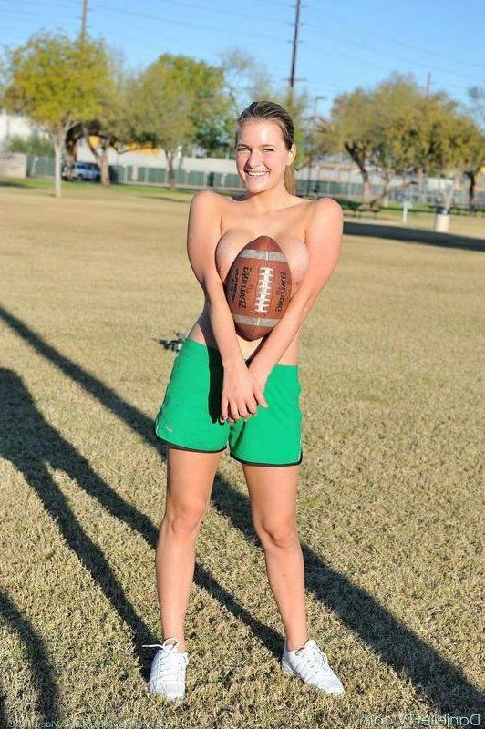 16P Danielle FTV Playing Naked Sports
