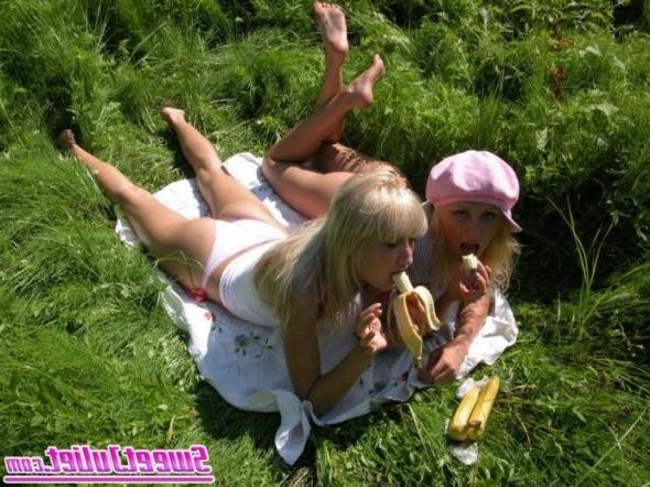 16P naughty babes eating bananas in the tall grass