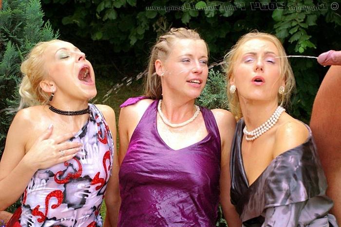 16P Watersports groupsex in the garden