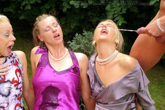 16P Watersports groupsex in the garden