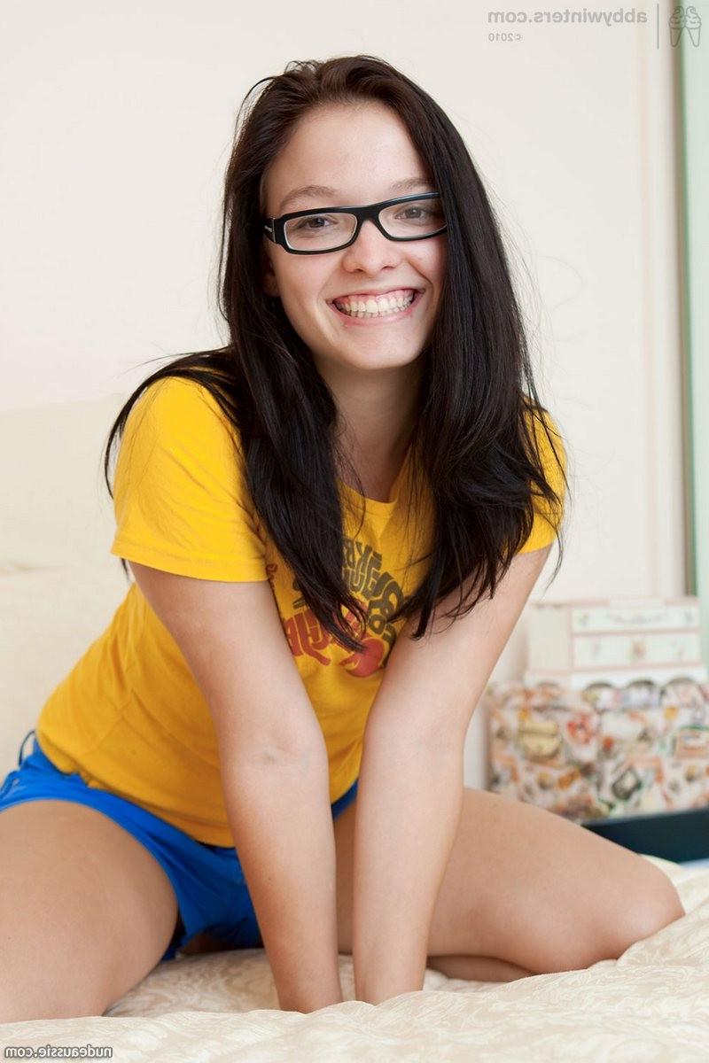 15P Petite aussie amateur Kylie teases in panties