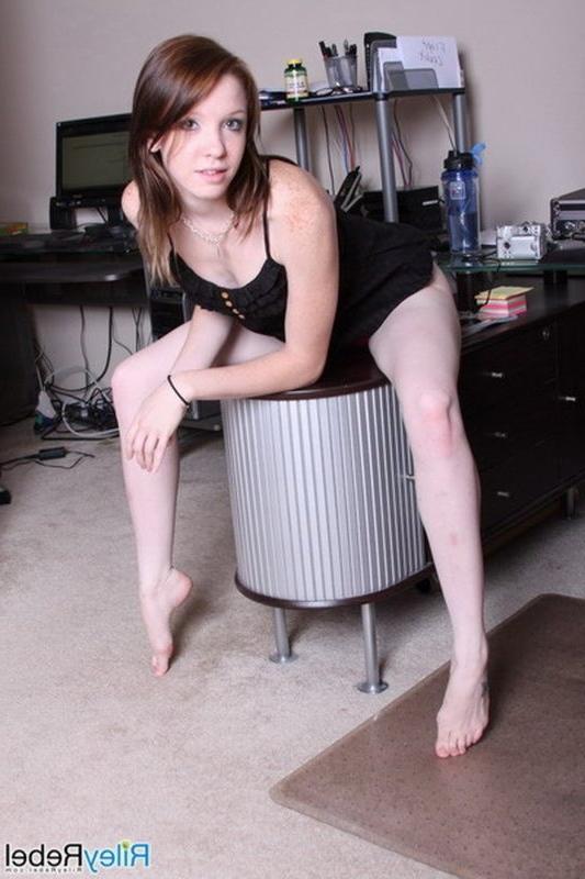 16P Riley Rebel in black top strips off and shows tits