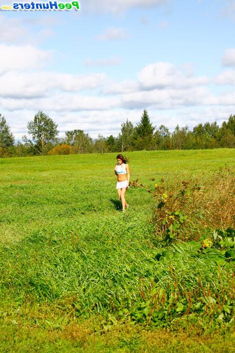16P Girl wipes pussy with grass after peeing alfresco
