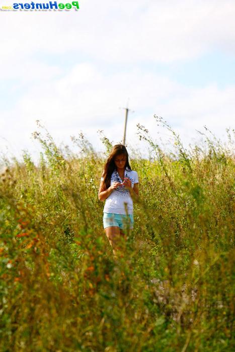 16P Model caught urinating alfresco at the countryside