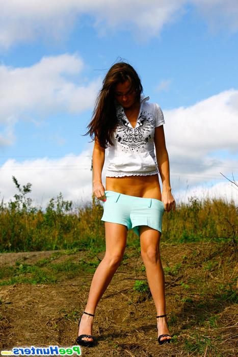 16P Model caught urinating alfresco at the countryside