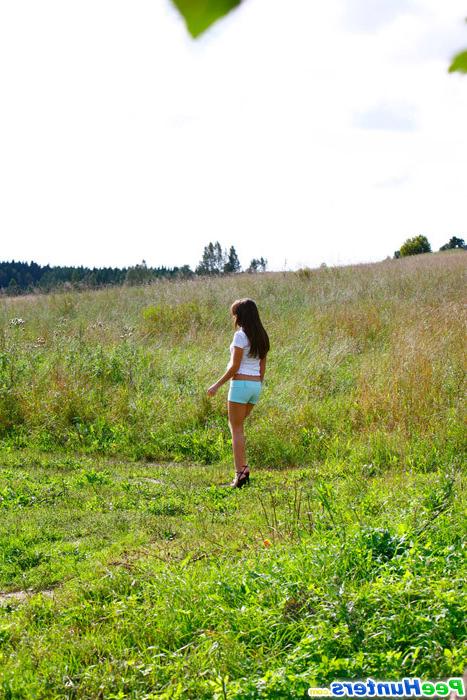 16P Model caught urinating alfresco at the countryside