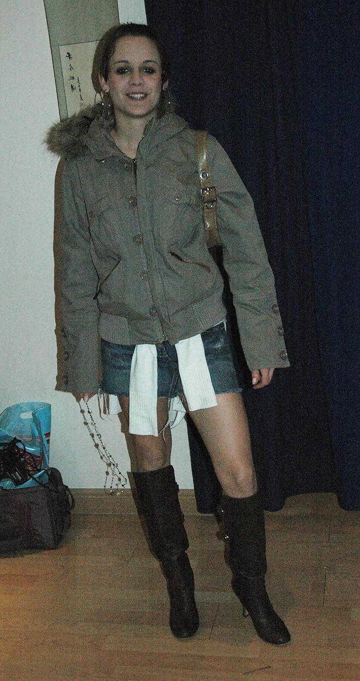 20P Clothed Teens In Boots
