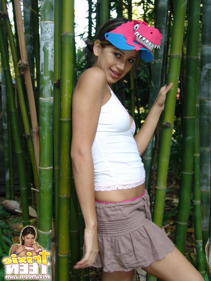 15P Perky little 18 year old Trixie teasing at the zoo