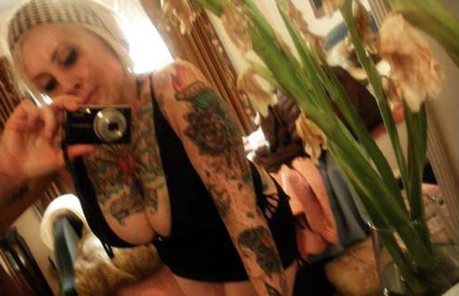 15P Crazy Hot Emo Girlfriends Flashing Perky Titties