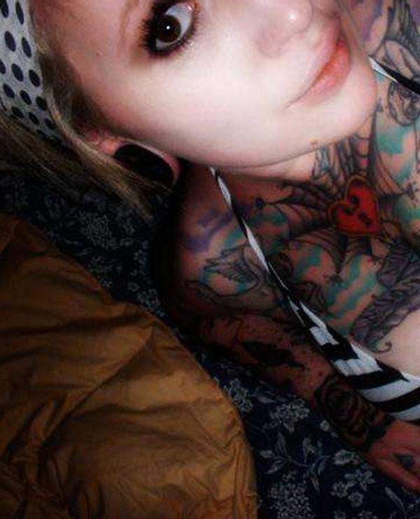 15P Crazy Hot Emo Girlfriends Flashing Perky Titties