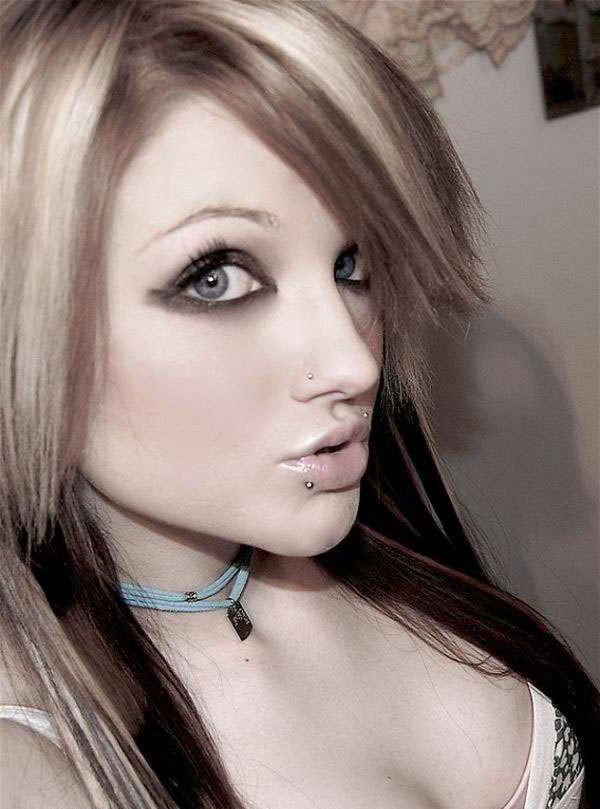 15P Emo Punk Rocker Chicks Flashing Pink Flesh