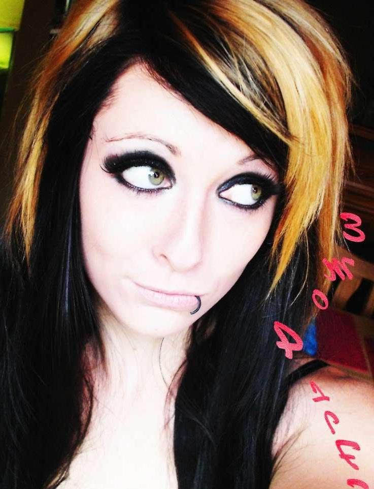 15P Emo Punk Rocker Chicks Flashing Pink Flesh