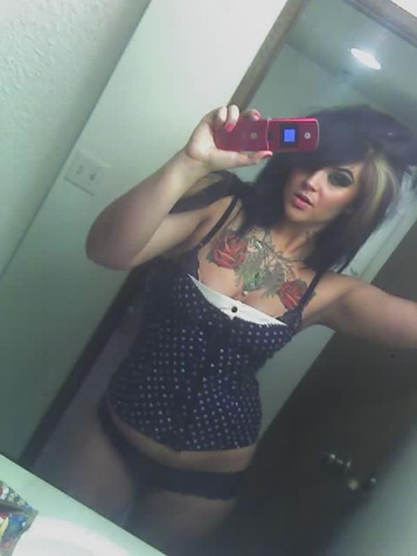 15P Emo Punk Rocker Chicks Flashing Pink Flesh