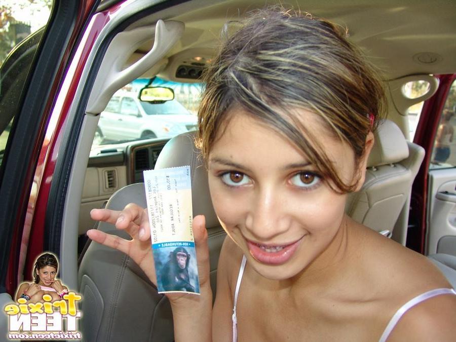 15P Perky little eighteen year old goes to the zoo