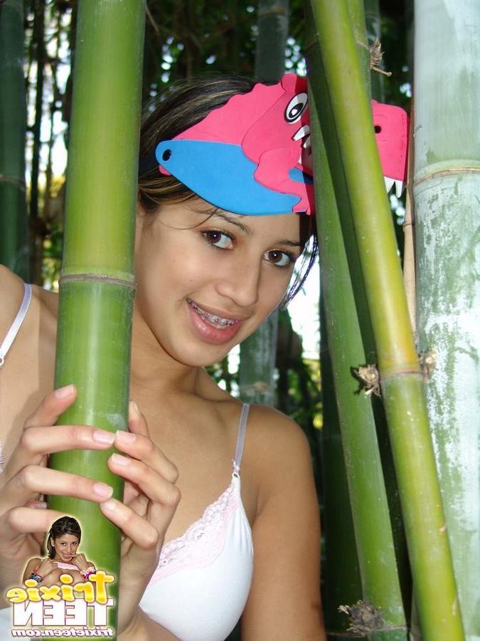 15P Perky little eighteen year old goes to the zoo