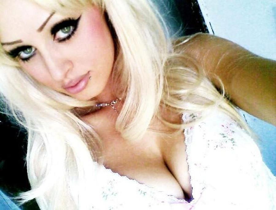 15P Emo Punk Rocker Chicks Flashing Tender Pink Flesh