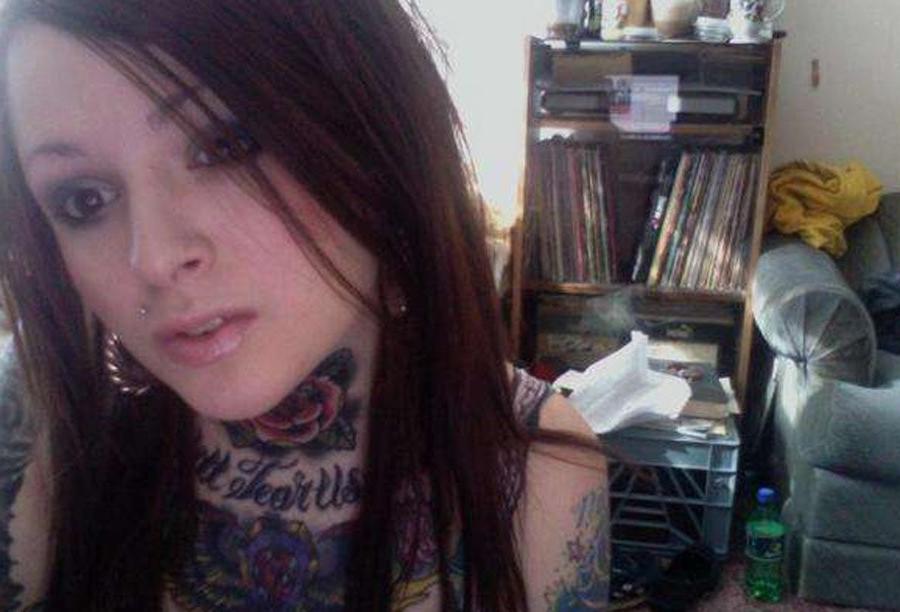 15P Hot Emo Scene Girls Flashing Pale Naked Skin