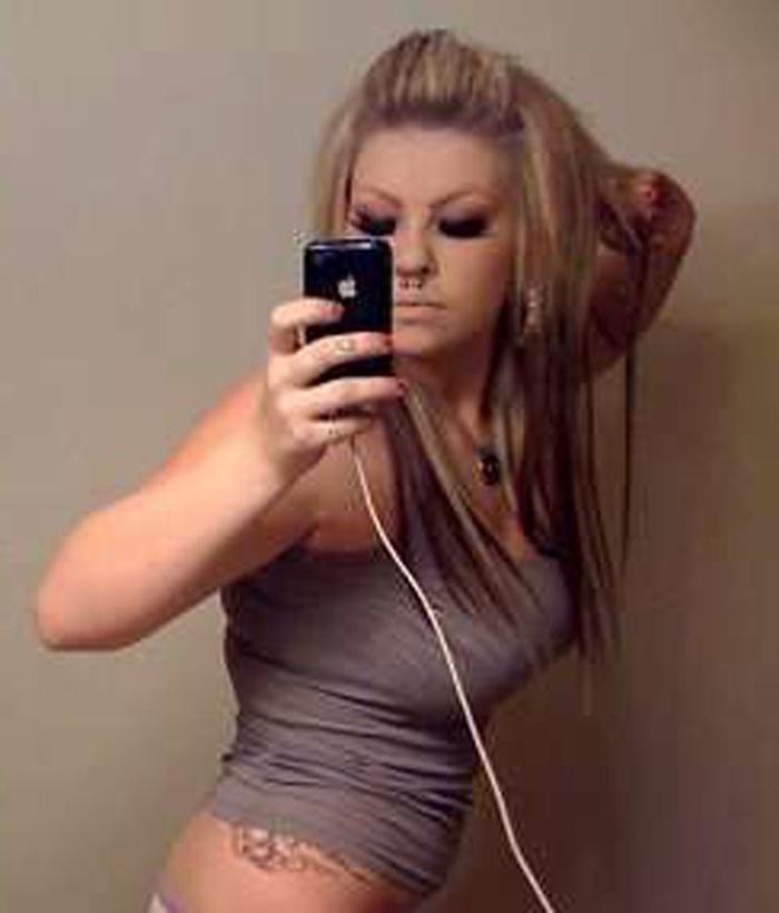 15P Hot Emo Scene Girls Flashing Pale Naked Skin