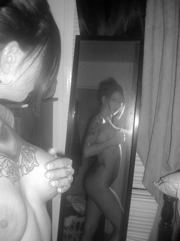 12P Hot Emo Girlfriends Exposing Pale White Flesh