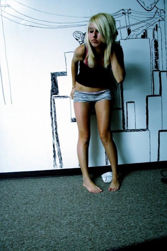 12P Hot Emo Girlfriends Exposing Pale White Flesh