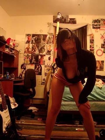 12P Hot Emo Girls Flashing Pale Pink Naked Bodies