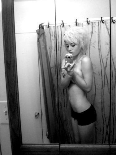 12P Sweet Emo Girls Exposing Soft Pale Flesh