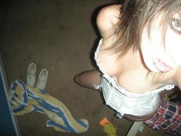 12P Sweet Emo Girls Exposing Soft Pale Flesh